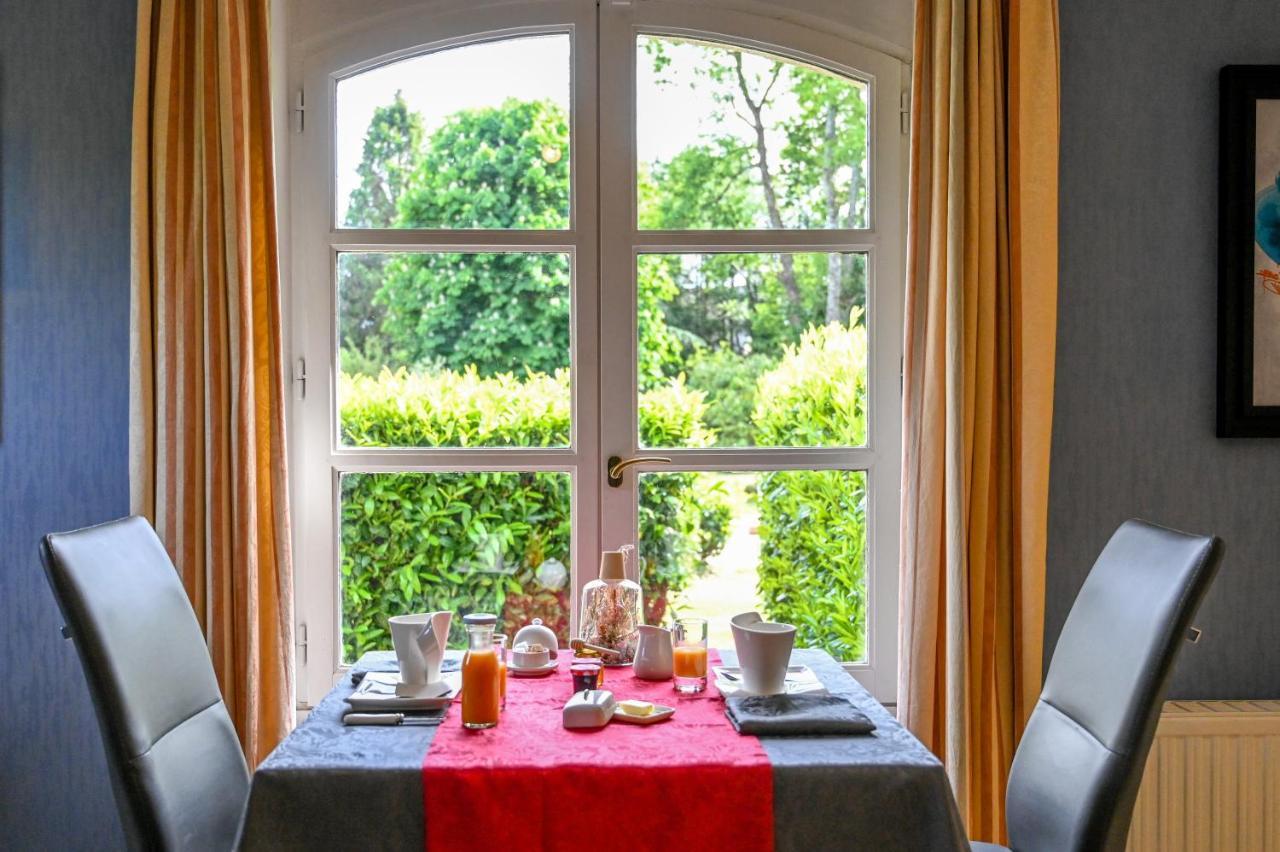 La Fontaine Dort Bed and Breakfast Tessy-sur-Vire Exteriör bild