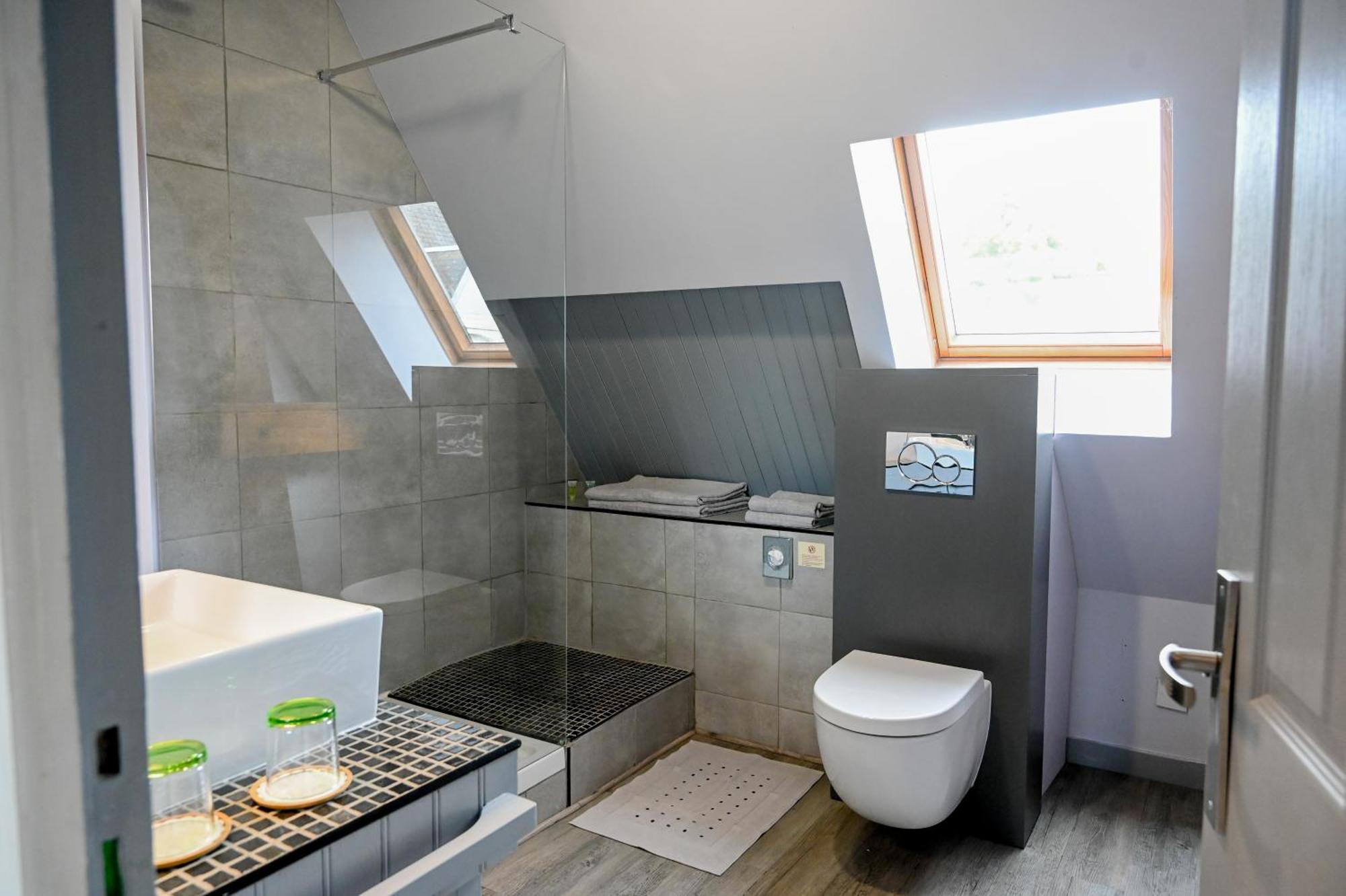 La Fontaine Dort Bed and Breakfast Tessy-sur-Vire Exteriör bild